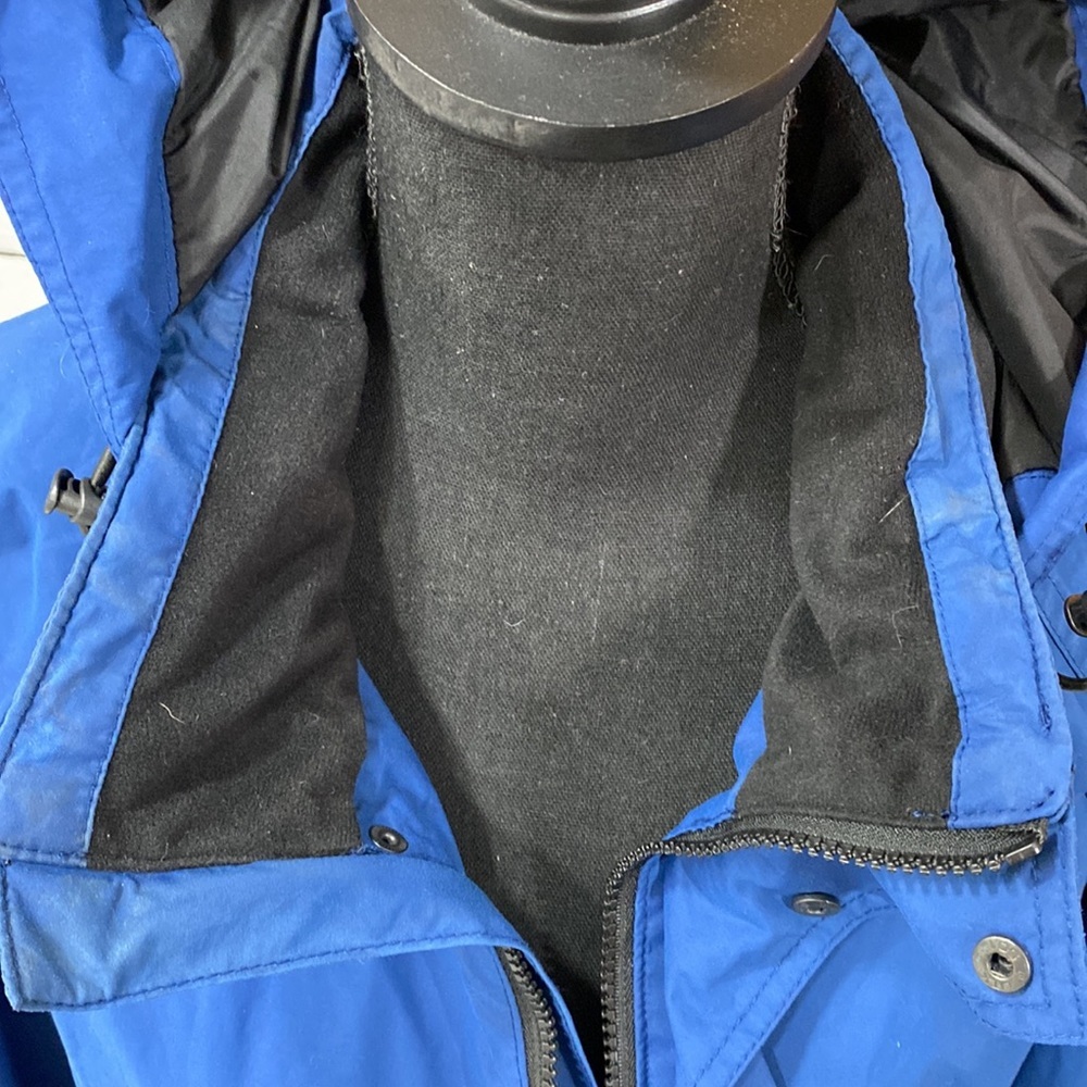 Vintage Helly Hansen Women’s Blue Helly Tech Waterproof Hooded Jacket - Picture 6 of 15